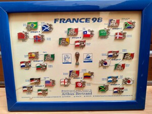 フランスワールドカップサッカー98ピンバッジ額縁 ＋ファブリックポスター(オマケ)