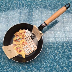 ★送料無料でお買得!★一人暮らしにも★谷口金属日本製ガス火用 スミスさんの深型フライパン22cmブラックいため鍋天ぷら鍋雪平鍋木柄