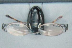 必需品 サングラスホルダー（眼鏡）type5サンバイザーに装着 ブラック 黒 メンズ レディース 車内 整理 便利 グラサン