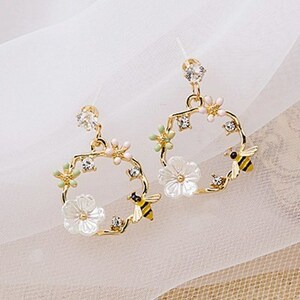  earrings Gold flower bee cz lady's Korea rhinestone lustre leaf Mitsuba chi flower earrings pendant jewelry #C492-3