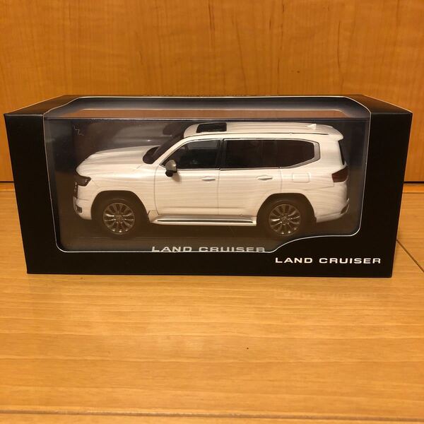 ランドクルーザー300ミニカー (1/30スケールダイキャスト製)