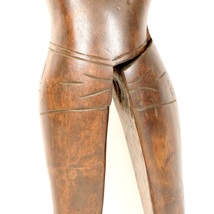ビンテージ　マホガニー製ナッツクラッカー 一刀彫女性像　くるみ割り人形　高さ34cm 脚で挟んでを殻割るユニークな一品！　IJS_画像9