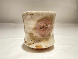 J143 一郎 作 氷裂紋 青磁 哥窯 煎茶碗 陶磁器 抹茶碗 茶道具 茶器 古道具 骨董 古美術品 在銘 高さ:約7.5cm