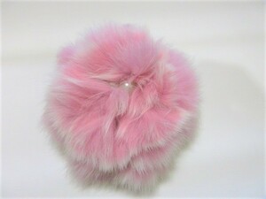 ◆リアル 毛皮 ファー ◆ ブローチ コサージュ　 ストラップ　チャーム　花 　フラワー　ピンク色