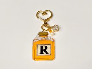 ハンドメイド イニシャルキーホルダー R