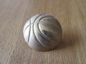 古いピンバッジ：バスケットボール その他 金 ゴールド ピンズ #U