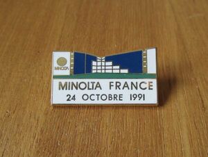古いピンバッジ：MINOLTA ミノルタ 1991 カメラ フランス 広告 ロゴ ビンテージ ピンズ #U