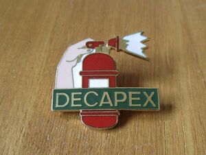 古いピンバッジ：DECAPEX スプレー 広告 ロゴ ピンズ #U