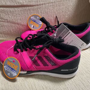 新品 adidas 22.5 cmアディゼロ タクミ セン 5 ワイド