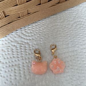 ハンドメイド レジン マスクチャーム 猫 ネコ 肉球 2個セット