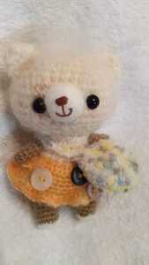 Art hand Auction Ours Amigurumi fait à la main sortant avec un sac en diagonale, jouet, jeu, jouet en peluche, Amigurumi