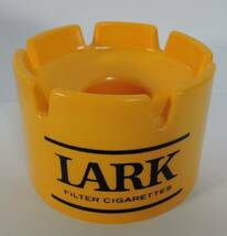 ☆K02　レトロ■缶ジョイント灰皿（アルミ缶用）　LARK　ラーク■未使用_画像2