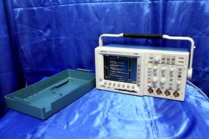 Tektronix/テクトロニクス デジタルオシロ 300MHz 2.5GS/s 4ch ★TDS3034B/TDS3FFT・TDS3TRG・TDS3GV★ 37579Y