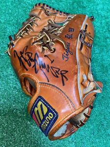  Hanshin Tigers 1. rice field 1985 Japan one with autograph actual use glove 