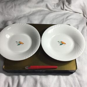 中皿2枚 一定額超送料値引orオマケ お皿 直径21.5高さ3cm アイボリーに人参とピーマン柄の瀬戸物 60