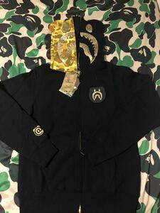 A BATHING APE X MEDICOMTOY GOLD SHARK パーカー　BAPE SHARK APE アベイシングエイプ Size L