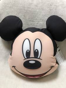 TDR ディズニー　ネックピロー　ミッキー　ビーズクッションにも　旅行用の枕にも　定価3500円