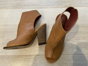 *COACH* Coach * bootie * beige 6.5B Camel color 