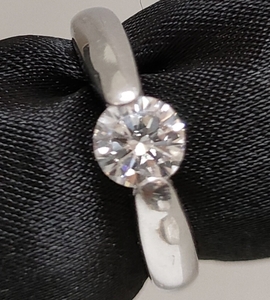PT900　ダイヤモンド　SOLITAIRE RING　指輪　日本製　中古美品　1030012
