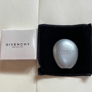 GIVENCHY 金属製 ペンシル削り