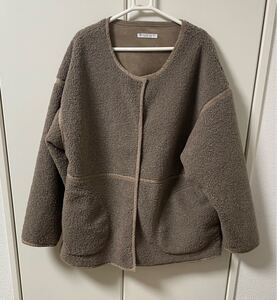 圧縮ボア×フェイクスエード。上品見えパイピングボアコート