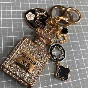 ☆☆☆BIGキラキラ香水瓶☆☆☆【バッグチャームorキーリング】◎◎◎ブラック系◎◎◎