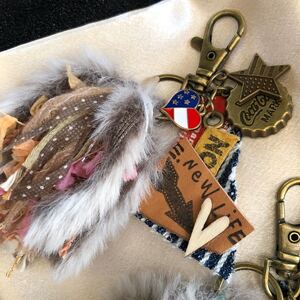 ☆☆☆ふわふわタッセル☆☆☆金古美色パーツ☆☆☆【バッグチャームorキーホルダー】◎◎◎デニム&レザーetc.◎◎◎