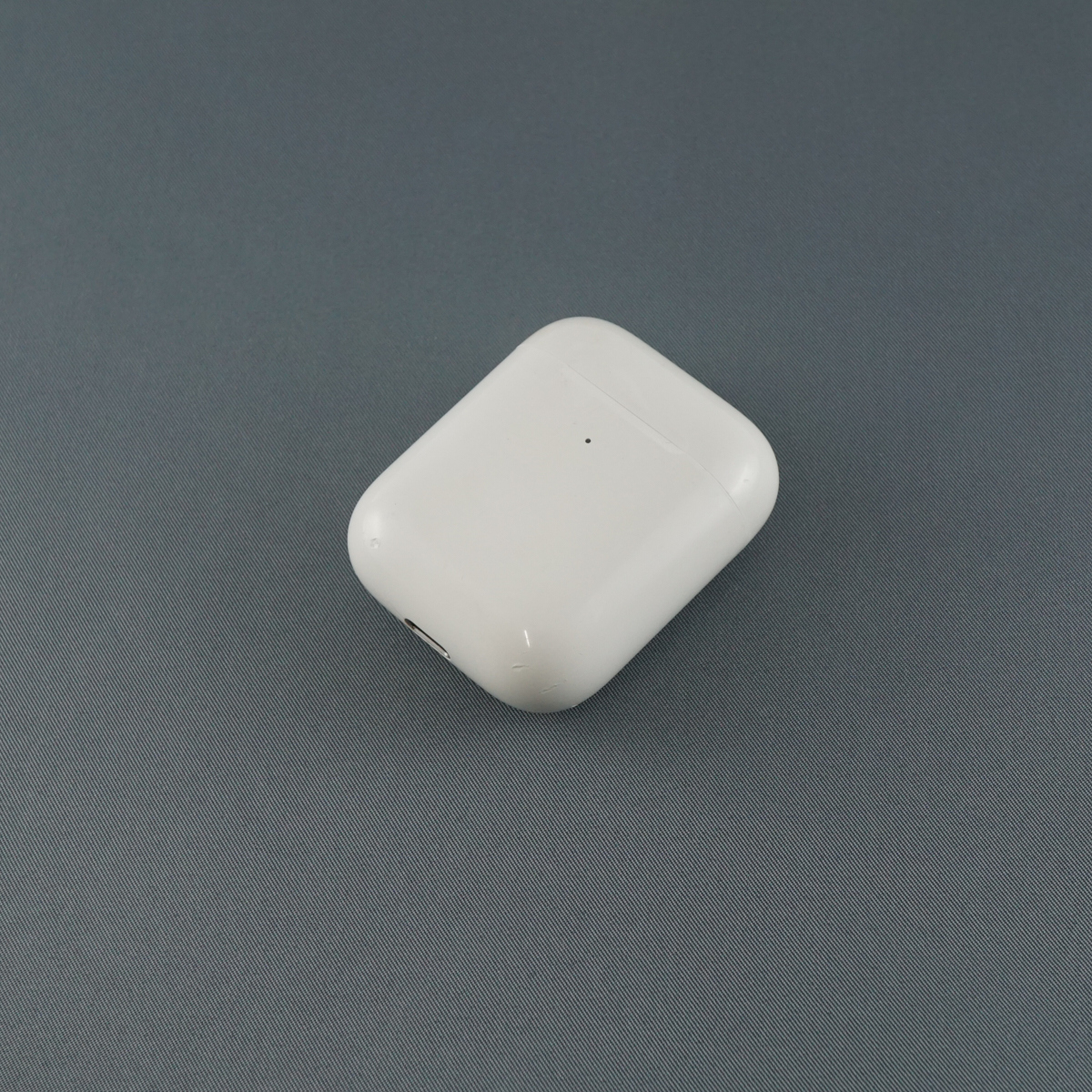 Apple AirPods with Wireless Charging Case 第2世代 MRXJ2J/A 