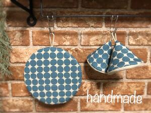☆ハンドメイド☆三角鍋つかみ&鍋敷きセット☆北欧風ドットブルーグレー