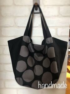 ☆ハンドメイド☆肩掛け底マチ広トートバッグ☆にじみ水玉ブラック地