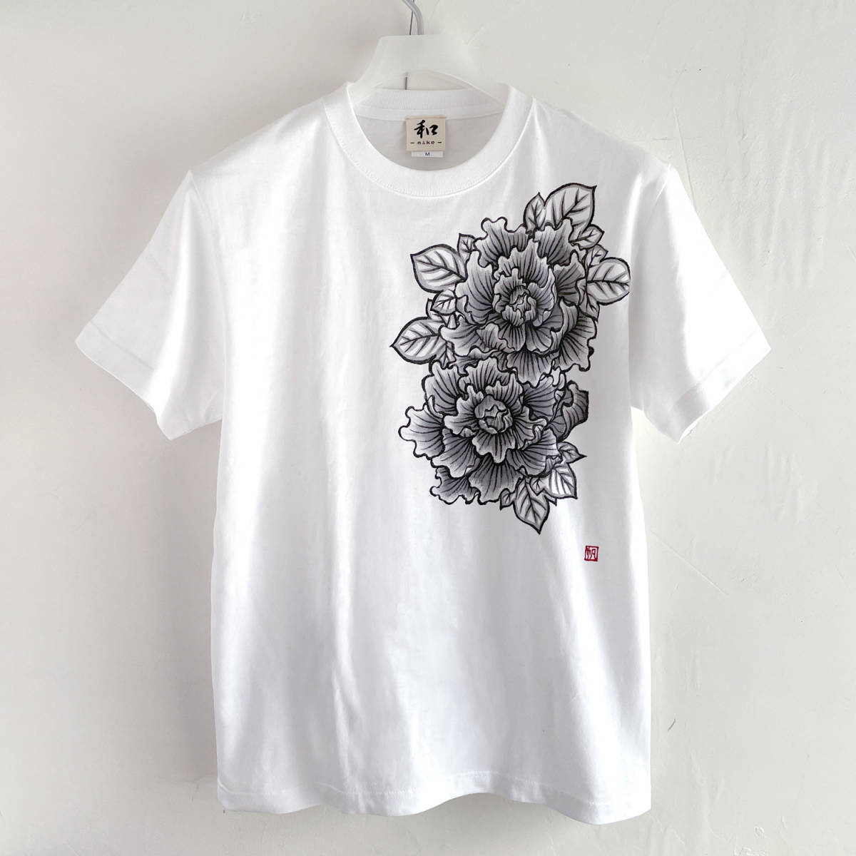 メンズ Tシャツ Sサイズ 牡丹柄手描きTシャツ ホワイト 手描きで描いた牡丹の花柄Tシャツ 和柄, Sサイズ, 丸首, 柄もの