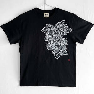 Art hand Auction メンズ Tシャツ Sサイズ 牡丹柄手描きTシャツ ブラック 手描きで描いた牡丹の花柄Tシャツ 和柄, Sサイズ, 丸首, 柄もの