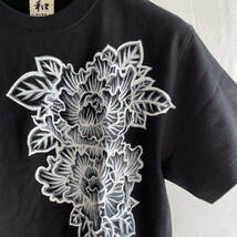 メンズ Tシャツ Lサイズ 牡丹柄手描きTシャツ ブラック 手描きで描いた牡丹の花柄Tシャツ 和柄_画像5