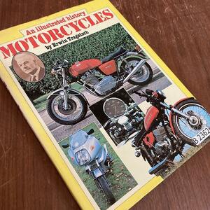 B2362 「An illustrated history MOTORCYCLES」 モーターサイクル　英国車　英国本 クラシックカーカスタム 雑誌 旧車　ビンテージ　自動車