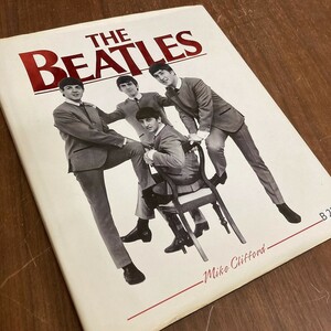 B2385 「THE BEATLES」ビートルズ　 英国本　音楽　ロック　英国 古本　雑誌 　ビンテージ　