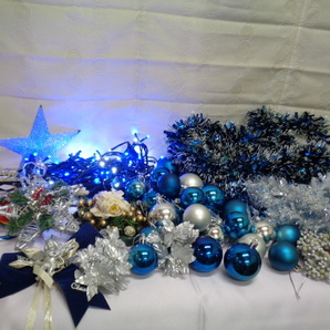 クリスマスグッズ　ツリーデコレーション　飾り/オーナメント/イルミネーション　鮮やかブルー　中古品　