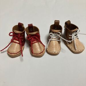革細工のミニチュアブーツ2足