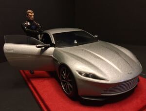 貴重☆ ホットウィール製 1/18 アストンマーティン DB10 スペクター レッドカーペット 007 クリスマス