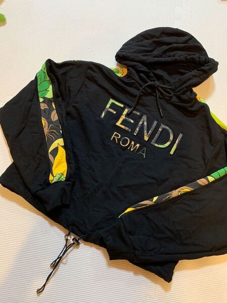 FENDI パーカー トレーナー
