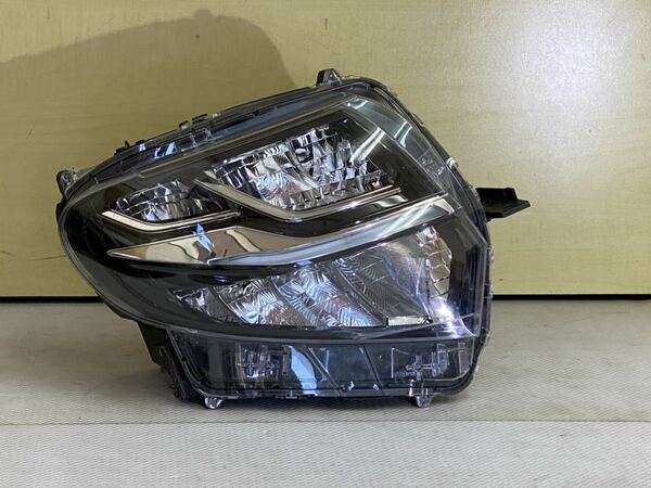 LA650S タントカスタム 右ヘッドライト Koito 100-69075 LED#3449