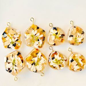 No.35 ハンドメイドパーツ レジンパーツ 押し花ブラウンシェルカボションイヤリングピアス