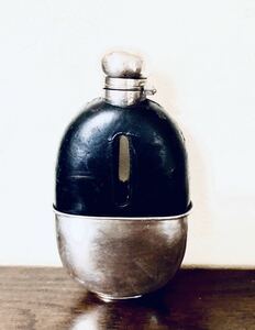 英国アンティークスキットル ウイスキー ヒップフラスク ガラス&レザー シルバー 革製 オールドボトル 160ml 中型 黒 マッピン&ウエッブ