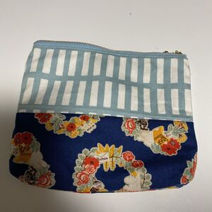 ハンドメイド 大きめポーチ 化粧品入れ