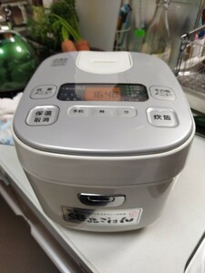 アイリスオーヤマ 炊飯器 絶品ごはん5.5合炊き込み2018年製
