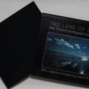 This Land of Light:New Zealand Photographs ニュージーランドの自然風景写真+ポエム 全128ページ/ハードブック/函/英語/カラー