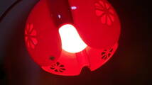 昭和レトロ レトロポップ 東芝 TOSHIBA チューリップ 照明 赤 ビタミンカラー 花型模様細工 ライト 電気 電傘 ビンテージ_画像3