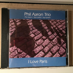 Phil Aaron Trio「I LOVE PARIS」＊表情豊かなフレージングで魅了するピアニスト Phil Aaron のスタンダード中心の選曲集