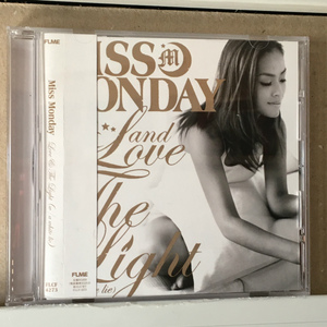 MISS MONDAY「Love & The Light (w/a white lie)」 ＊日本のヒップホップ・レゲエ界の実力派アーティスト、Miss Mondayの6thアルバム