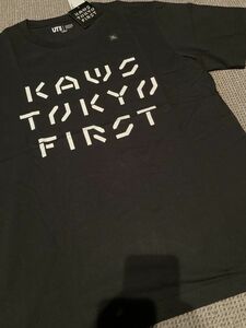 新品未着用カウズKAWSトウキョーファーストTシャツXLサイズ黒