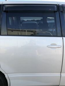 [15545] TOYOTA NOAH ノア　AZR60 右スライドドア　色042